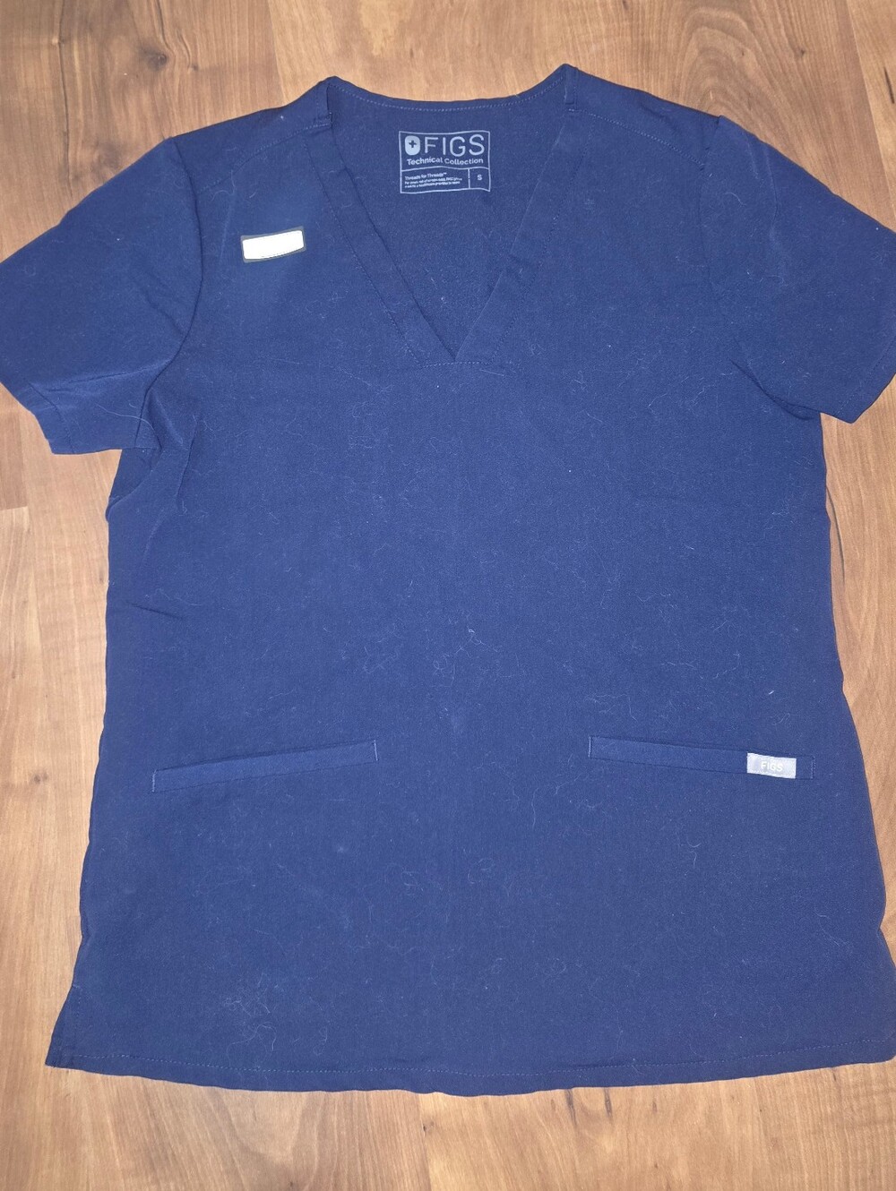 Figs 2 Pocket Scrub Top.